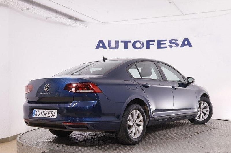 Usado VW Passat 122 CV (89 kW) 2020 Azul Berlina