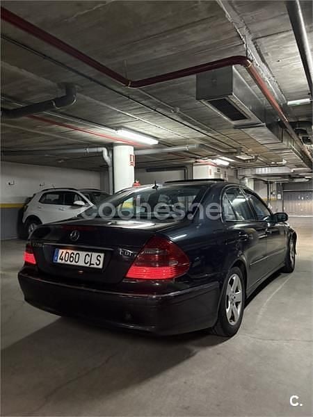 Usado Mercedes E270 Avantgarde 170 CV (125 kW) 2002 Verde Berlina