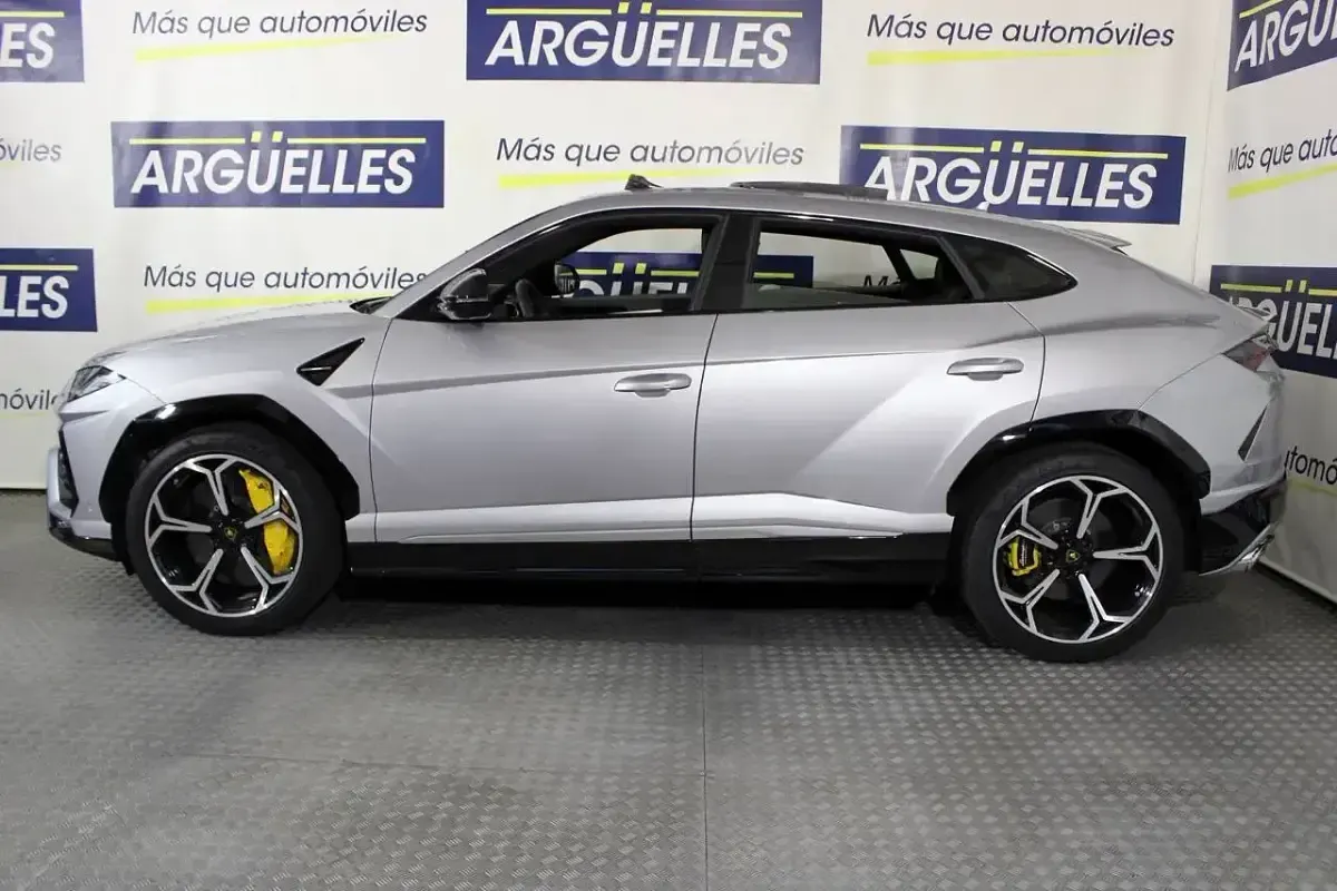 Usado Lamborghini Urus 666 CV (489 kW) 2019 Gris / plata SUV