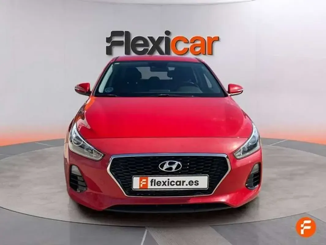 Usado Hyundai i30 120 CV (88 kW) 2018 Rojo Utilitario
