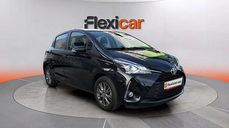 Usado Toyota Yaris Active 69 CV (50 kW) 2020 Negro Berlina
