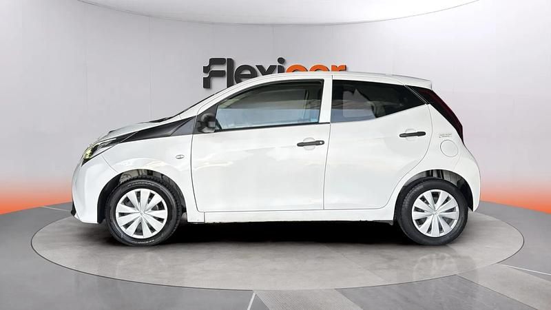 Käytetty Toyota Aygo X-play 72 HP (52 kW) 2022 Valkoinen Viistoperä