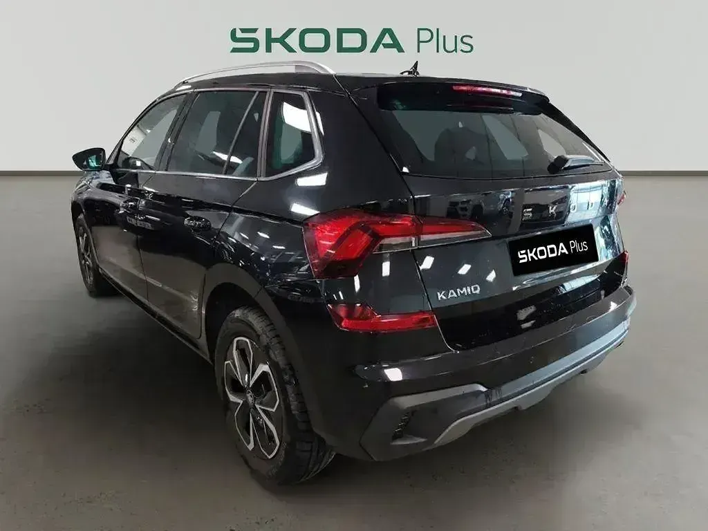 Usado Skoda Kamiq Selection 115 CV (84 kW) 2025 Negro SUV