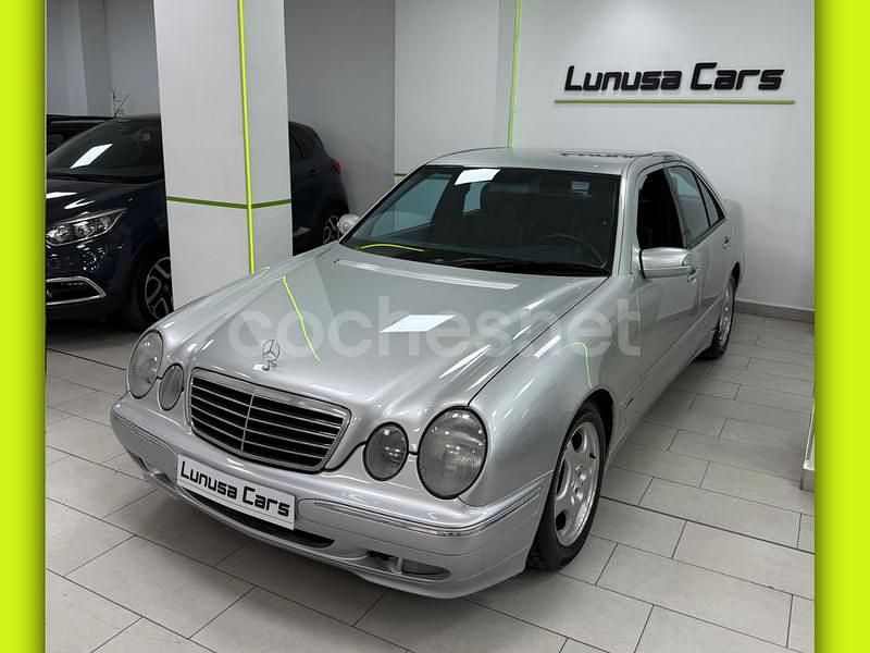 Usado Mercedes E240 Avantgarde 177 CV (130 kW) 2002 Gris / plata Berlina