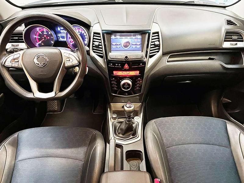 Usado Ssangyong (KGM) Tivoli 116 CV (85 kW) 2016 Azul SUV
