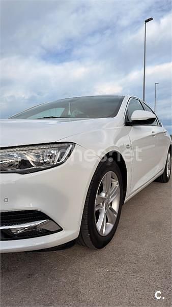 Usado Opel Insignia Selective 136 CV (100 kW) 2017 Blanco Berlina