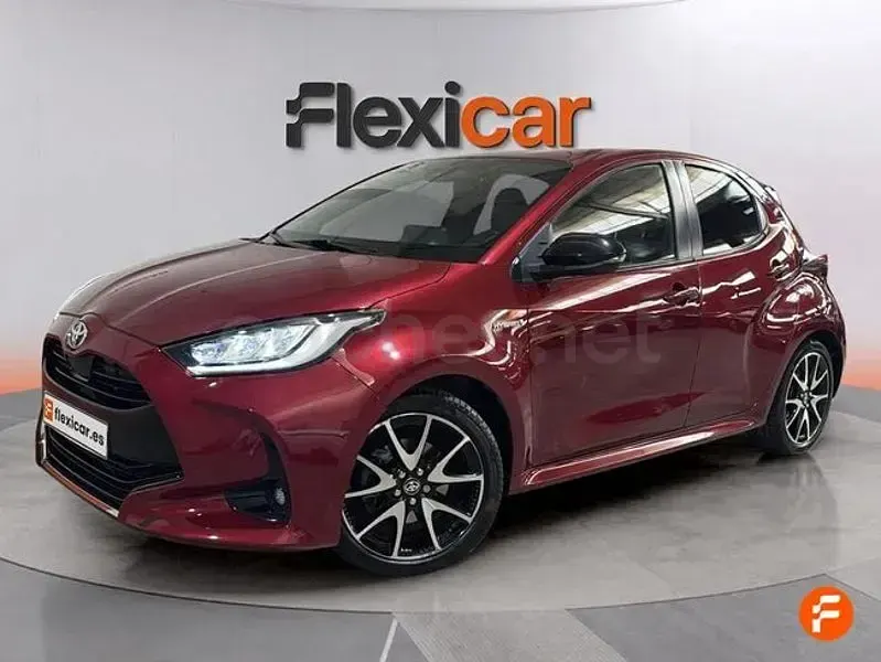 Usado Toyota Yaris Hybrid Active 116 CV (85 kW) 2020 Rojo Berlina