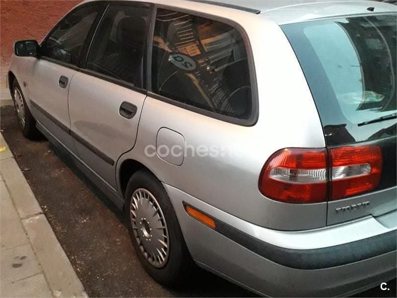 Usado Volvo V40 109 CV (80 kW) 2004 Beige Familiar