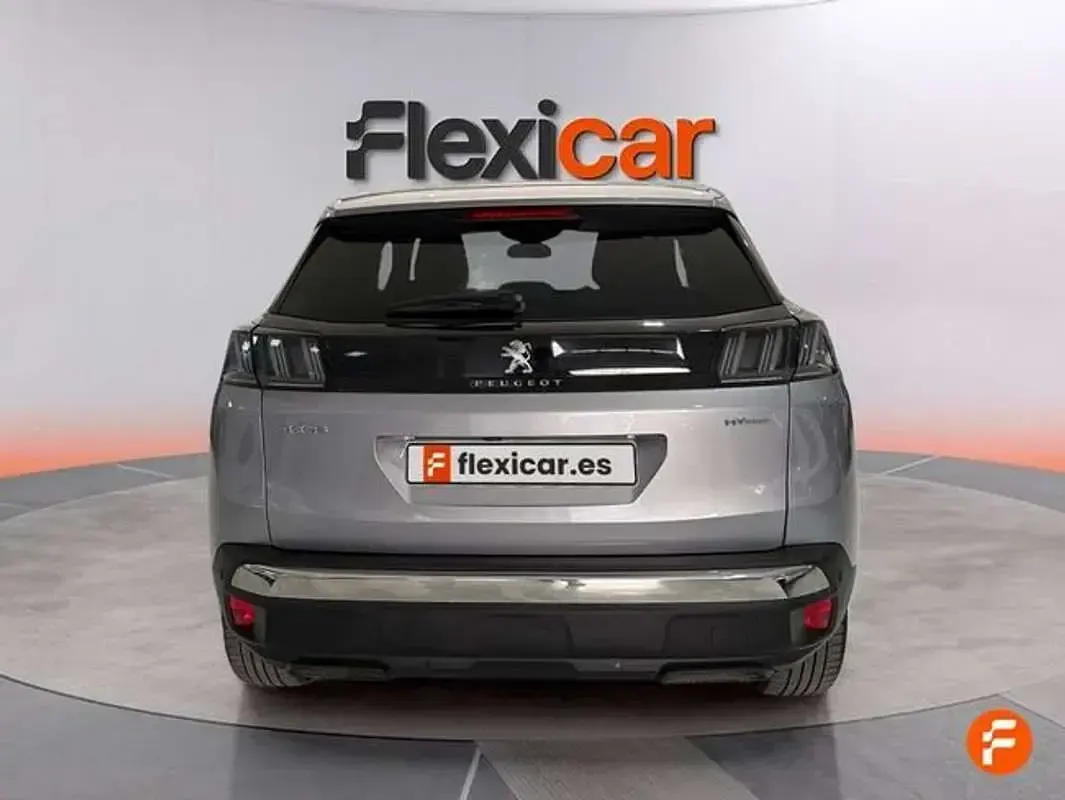 Usado Peugeot 3008 Allure 136 CV (100 kW) 2023 Gris SUV