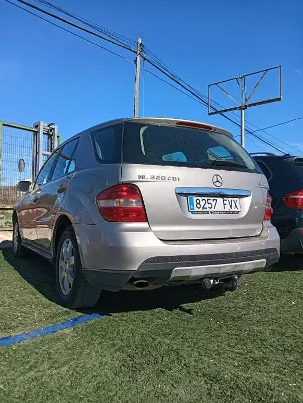 Usado Mercedes ML320 224 CV (164 kW) 2007 Beige SUV