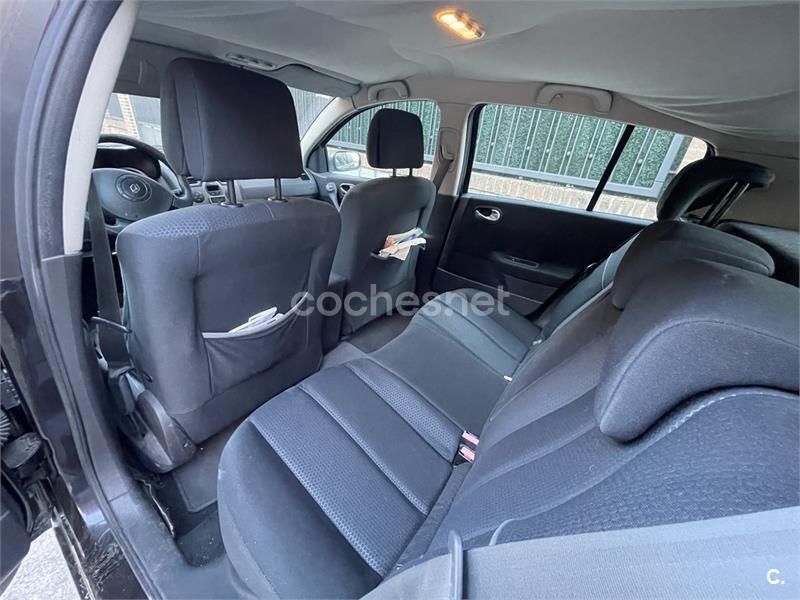 Usado Renault Mégane II Dynamique 120 CV (88 kW) 2003 Negro Berlina