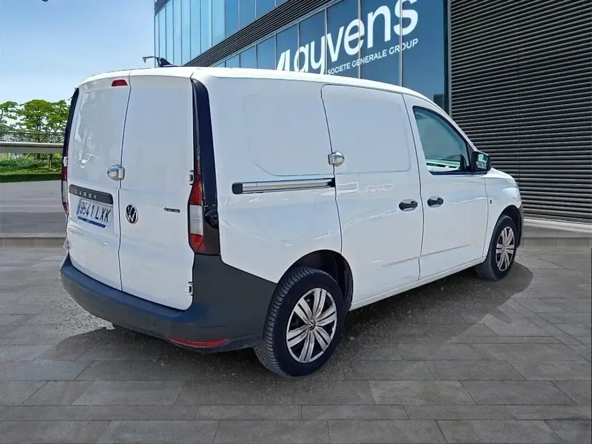 Usado VW Caddy 122 CV (89 kW) 2022 Blanco Monovolumen