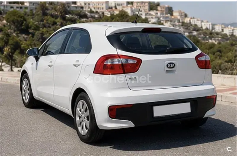 Usado Kia Rio 84 CV (61 kW) 2016 Blanco Utilitario