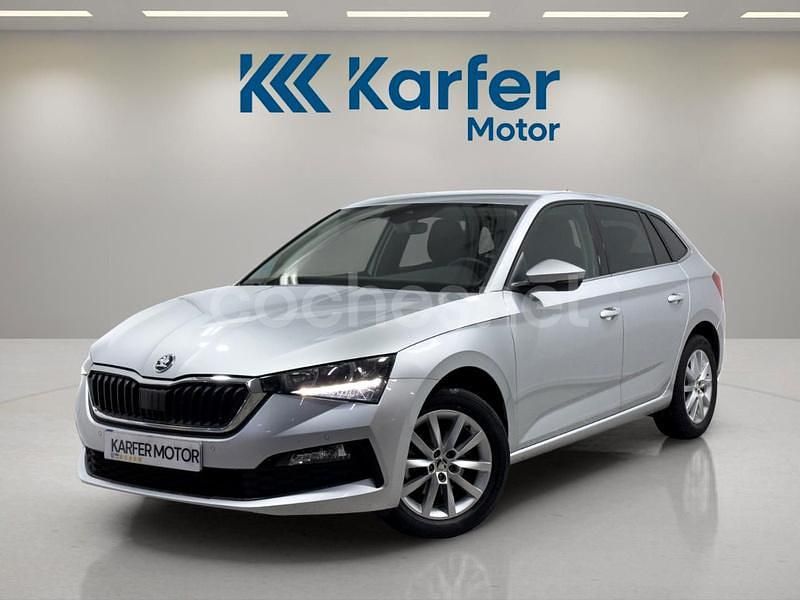 Gris / plata Usado 2022 Skoda Scala Style Utilitario | 16.790 € (Un poco caro) - Imagen 1/4