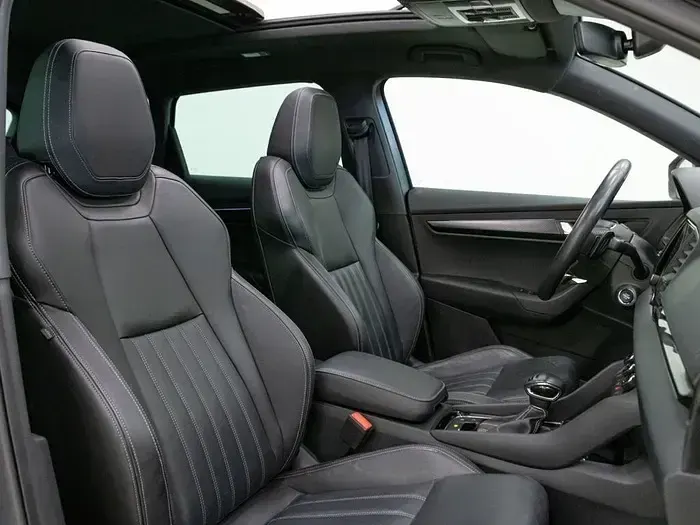 Usado Skoda Karoq SportLine 190 CV (139 kW) 2022 Gris SUV