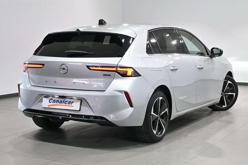 Usado Opel Astra Elegance 181 CV (133 kW) 2022 Gris Utilitario