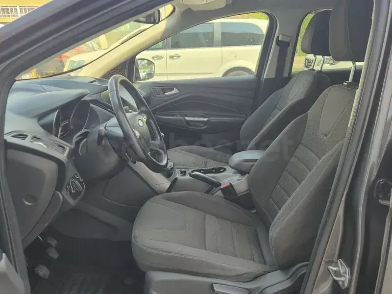 Usado Ford Kuga Trend 150 CV (110 kW) 2016 Gris / plata SUV