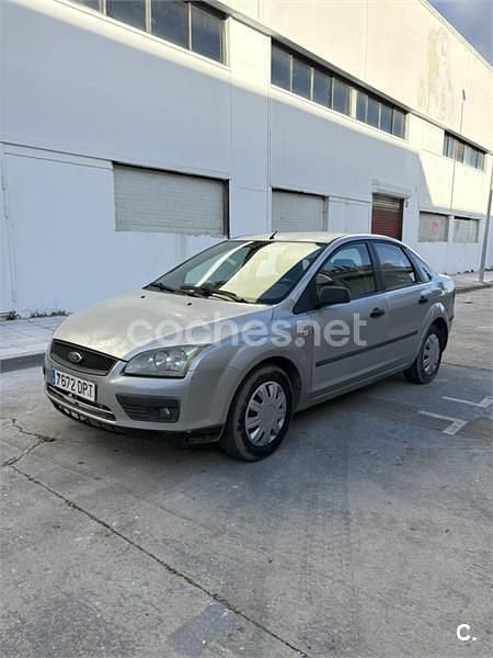 Usado Ford Focus Sport 109 CV (80 kW) 2005 Gris / plata Berlina