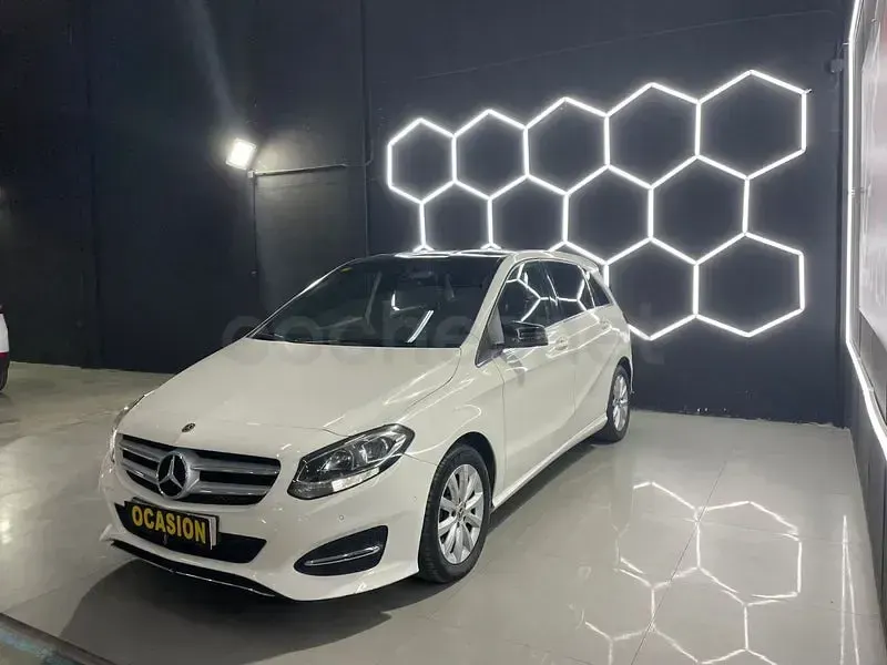 Usado Mercedes B200 150 CV (110 kW) 2019 Blanco Monovolumen