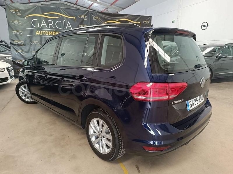 Usado VW Touran Advance 115 CV (84 kW) 2019 Azul Monovolumen