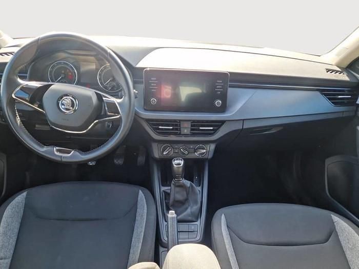 Usado Skoda Kamiq Active 95 CV (69 kW) 2022 Blanco SUV