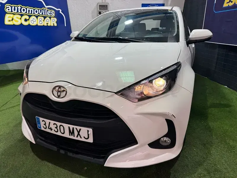 Usado Toyota Yaris Hybrid Active 116 CV (85 kW) 2024 Blanco Berlina