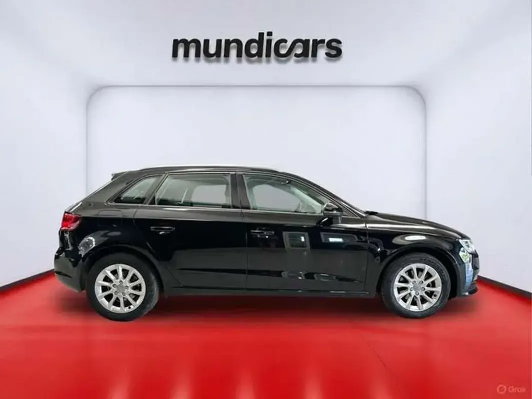 Usado Audi A3 Sportback Attraction 105 CV (77 kW) 2015 Negro Utilitario