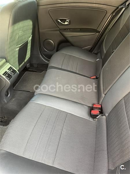 Beige Usado 2014 Renault Fluence Sportway Berlina | 9000 € - Imagen 1/4