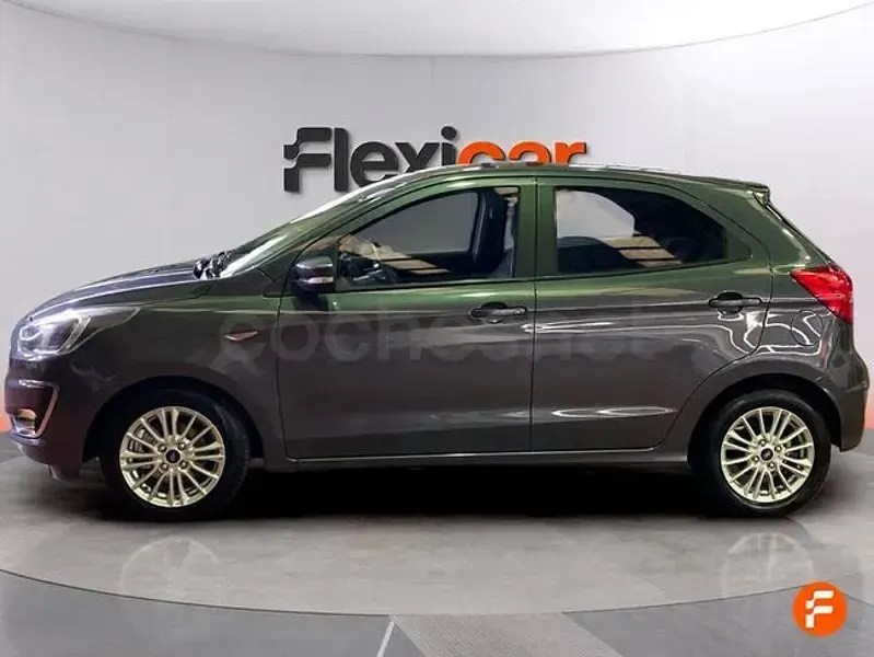 Usado Ford Ka Plus Ultimate 85 CV (62 kW) 2019 Gris / plata Utilitario