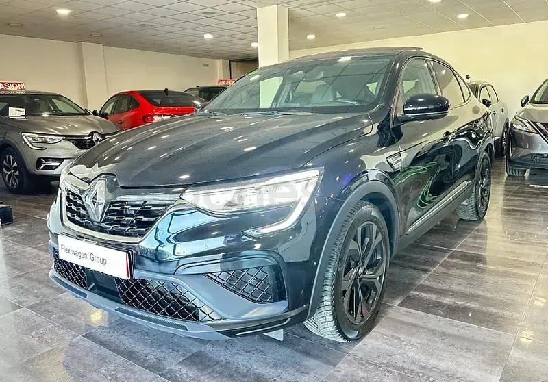 Usado Renault Arkana RS Line 160 CV (117 kW) 2023 Negro SUV