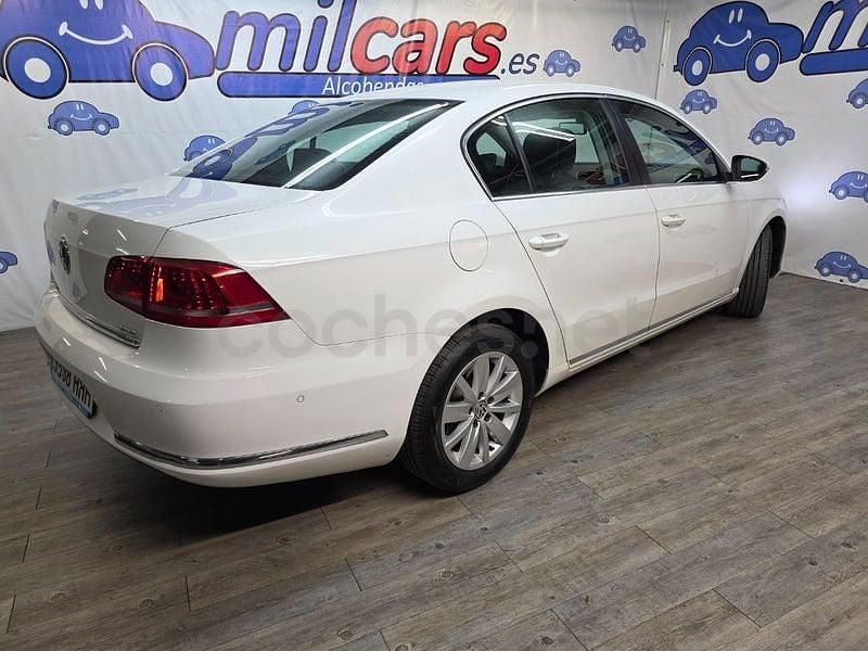 Usado VW Passat Edition 140 CV (102 kW) 2011 Blanco Berlina
