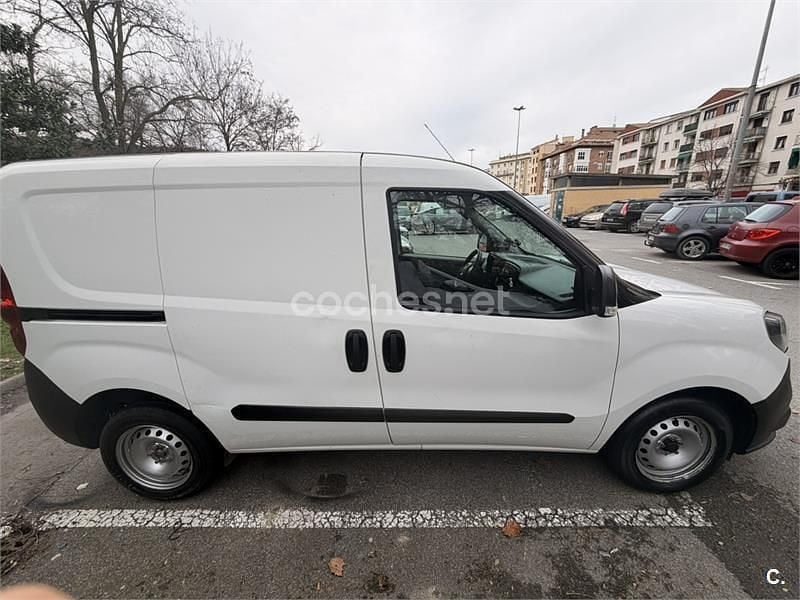 Usado Fiat Doblò 90 CV (66 kW) 2011 Blanco Monovolumen