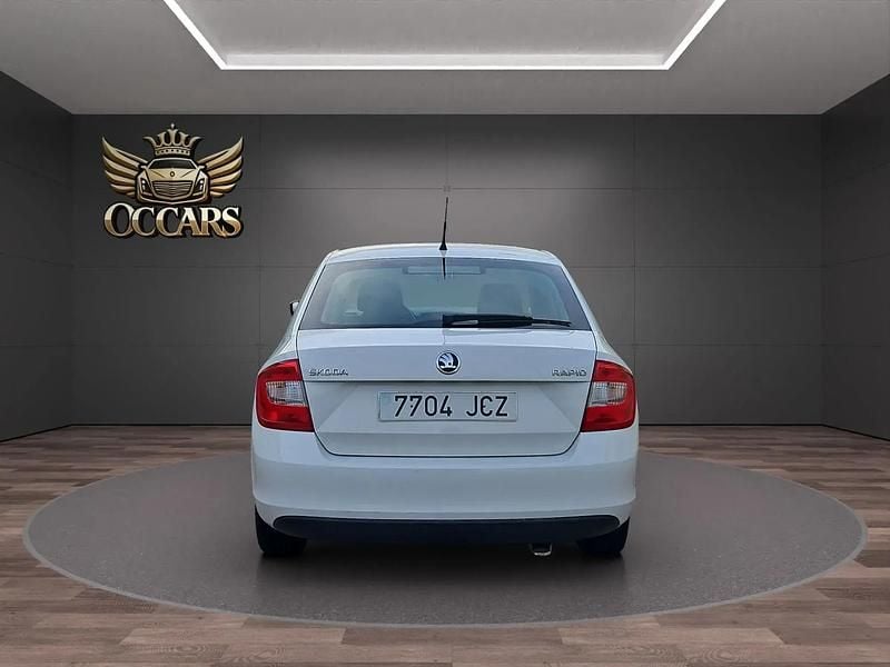 Usado Skoda Rapid Ambition 105 CV (77 kW) 2015 Blanco Utilitario