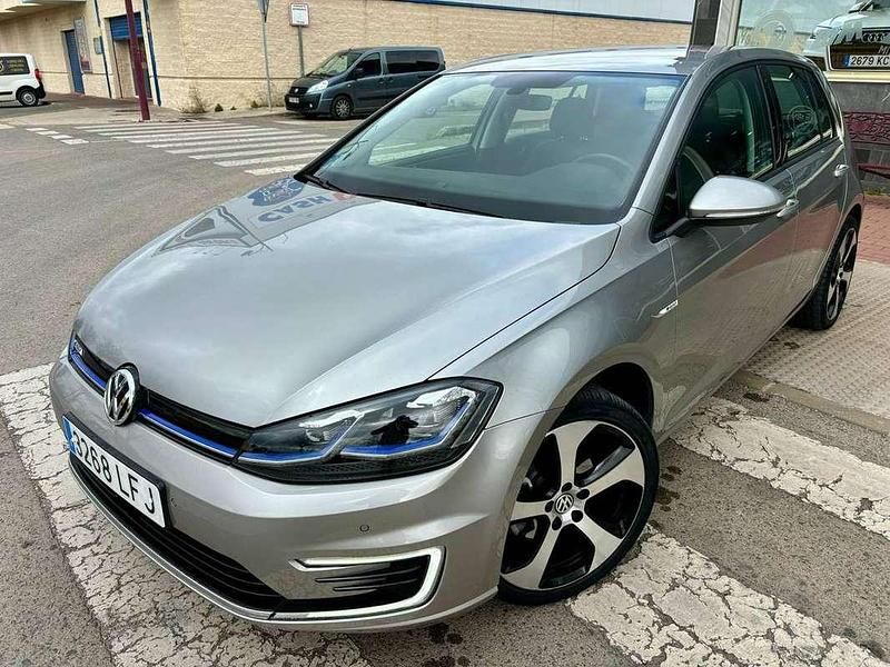 Usado VW e-Golf 100 kW (136 CV) 2020 Gris Utilitario