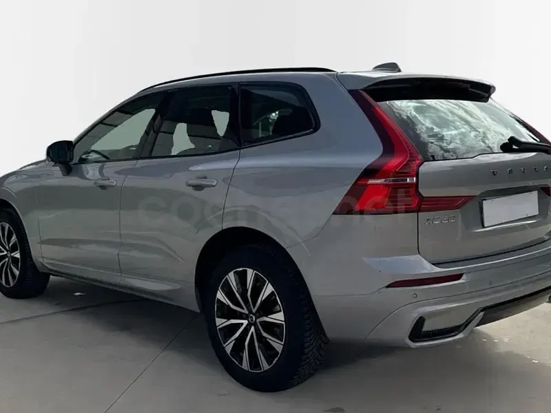 Usado Volvo XC60 Plus 197 CV (144 kW) 2023 Gris / plata SUV