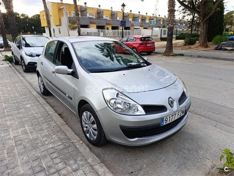 Usado Renault Clio II 85 CV (62 kW) 2008 Blanco Berlina