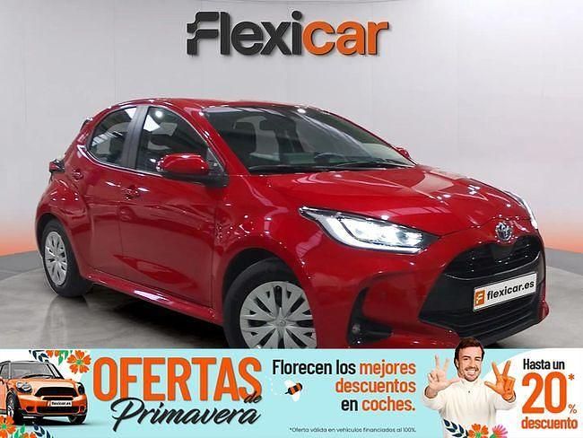 Usado Toyota Yaris Hybrid Business Edition 116 CV (85 kW) 2023 Rojo Berlina