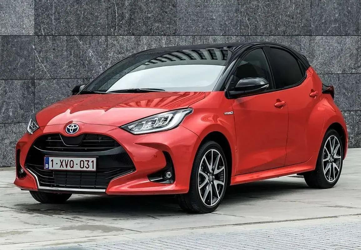 Usado Toyota Yaris Hybrid Active 99 CV (72 kW) 2017 Negro Utilitario