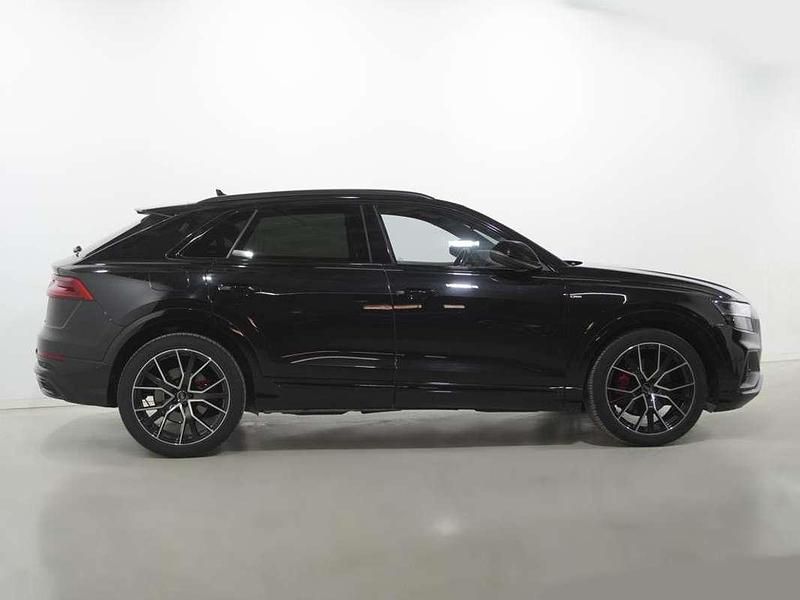Usado Audi Q8 Ambiente 286 CV (210 kW) 2022 Negro SUV