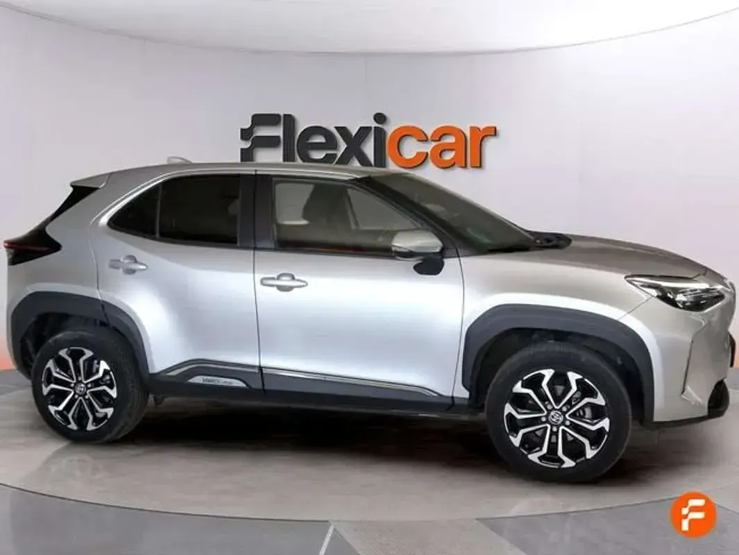 Usado Toyota Yaris Cross 116 CV (85 kW) 2022 Gris SUV