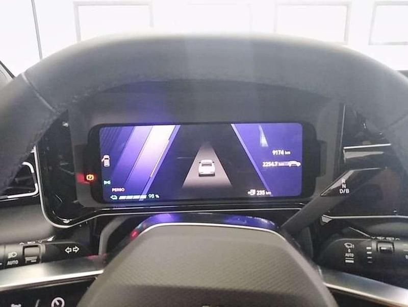 Begagnad Renault 5 E-Tech Iconic 88 kW (120 HK) 2025 Vit Sedan