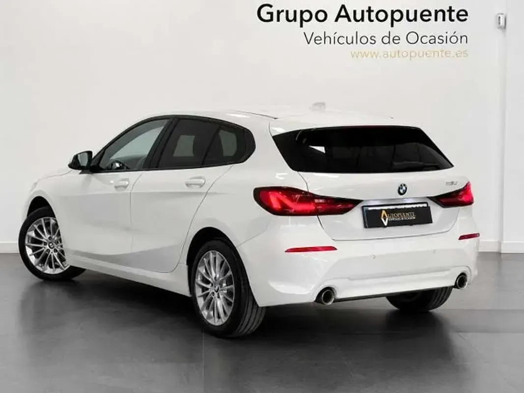 Usado BMW 118 Comfort Edition 150 CV (110 kW) 2021 Blanco Utilitario