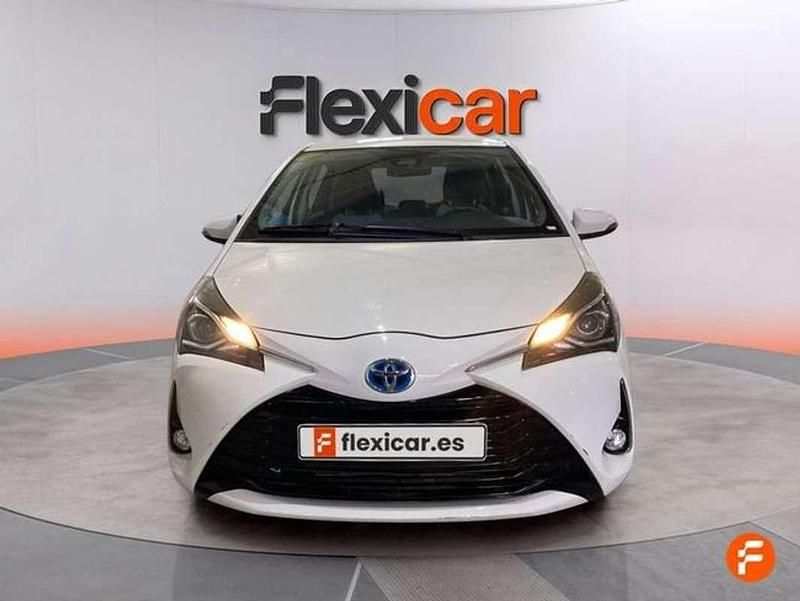 Usado Toyota Yaris Hybrid Active 99 CV (72 kW) 2019 Blanco Utilitario