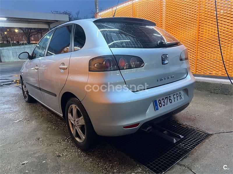Usado Seat Ibiza 105 CV (77 kW) 2007 Gris / plata Utilitario