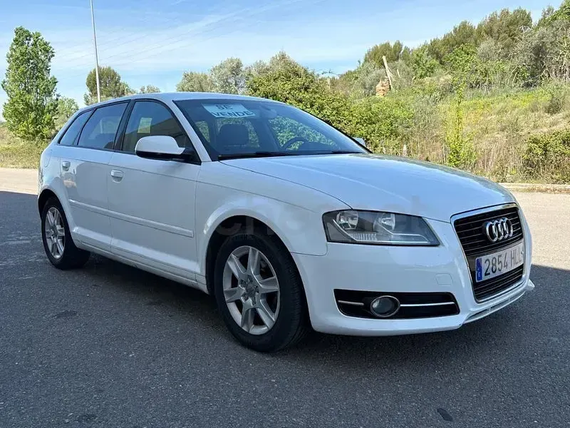 Usado Audi A3 Attraction 105 CV (77 kW) 2012 Blanco Utilitario