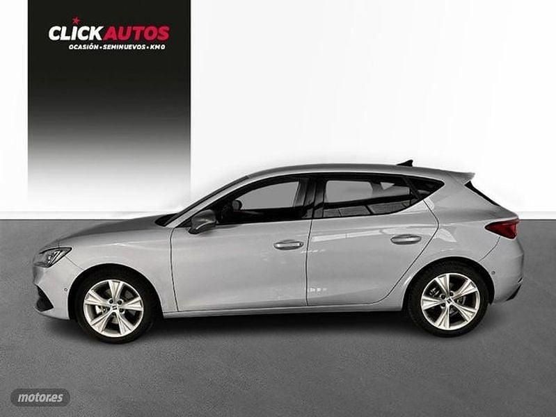 Usado Seat Leon FR 130 CV (95 kW) 2023 Plateado Berlina