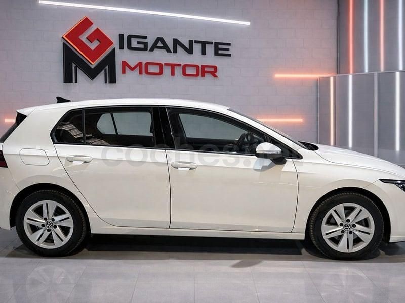 Usado VW Golf VIII Life 110 CV (80 kW) 2021 Blanco Berlina