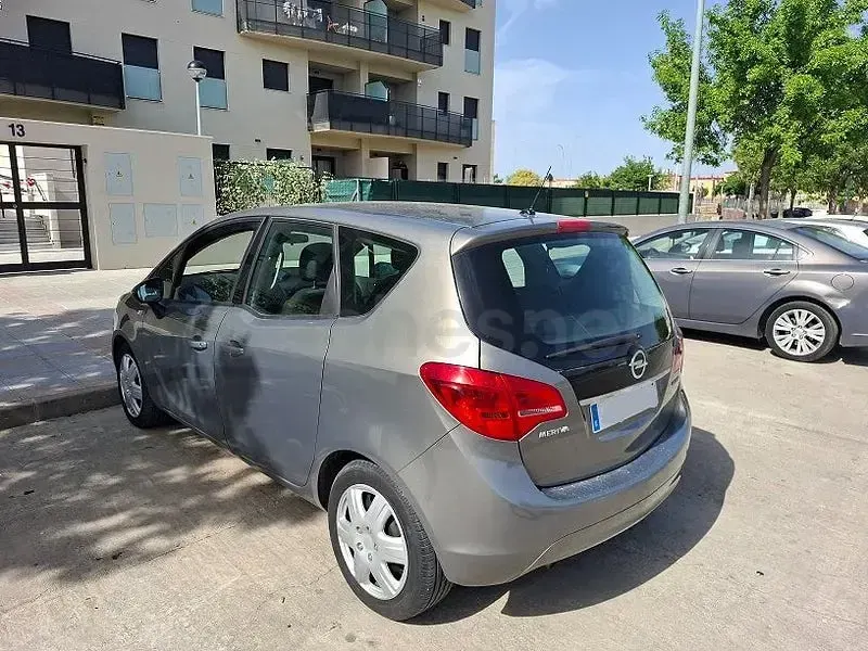 Usado Opel Meriva Expression 95 CV (69 kW) 2012 Marrón Monovolumen