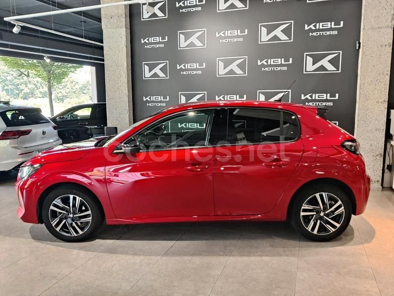 Usado Peugeot 208 Allure 100 CV (73 kW) 2023 Granate Utilitario
