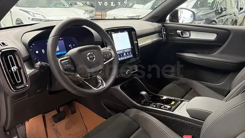 Nuevo Volvo XC40 Plus 197 CV (144 kW) 2025 Negro SUV